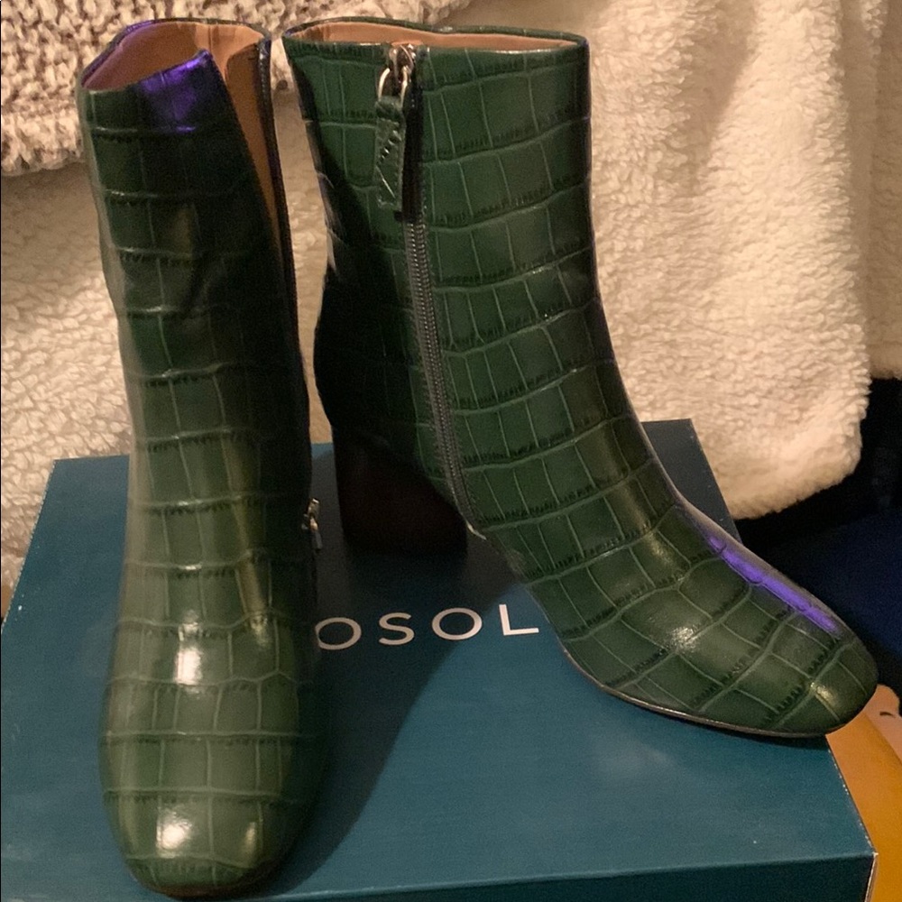 Posol Green Croc-Embossed Ankle Boots